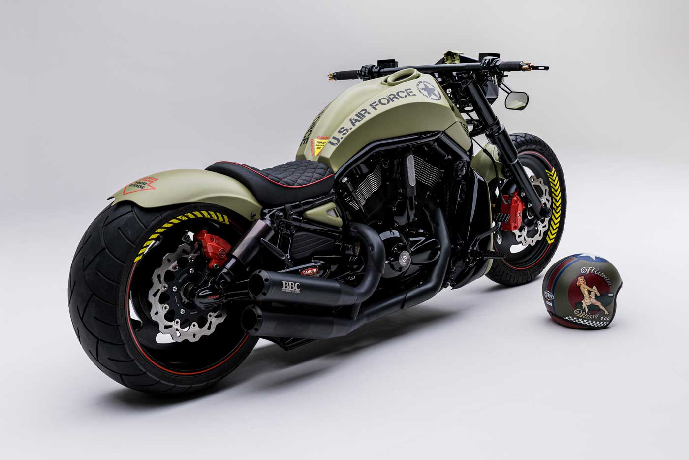 Harley Davidson V-Rod Breitreifenumbau